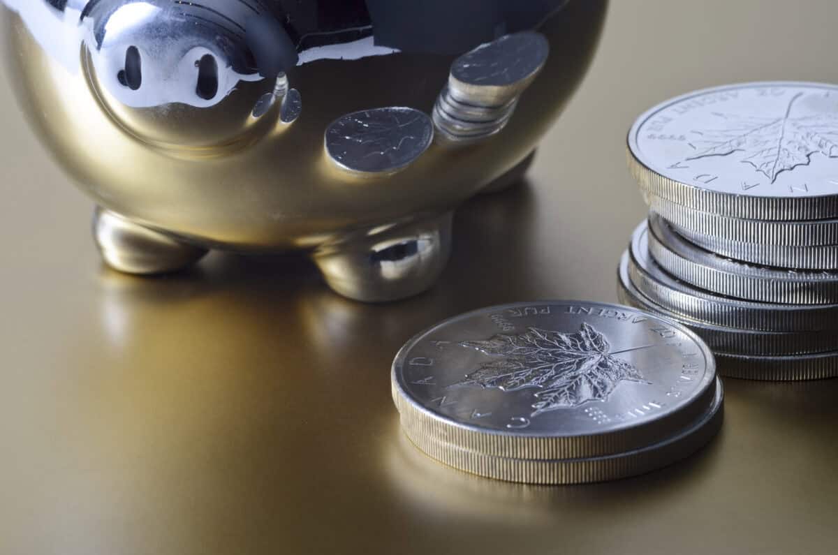 Where Should Canadians Keep Emergency Cash? (It’s Not Where You Think)